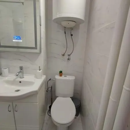 Blackwood Hill Apartment *
