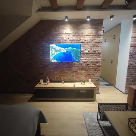 Blackwood Hill Apartment *